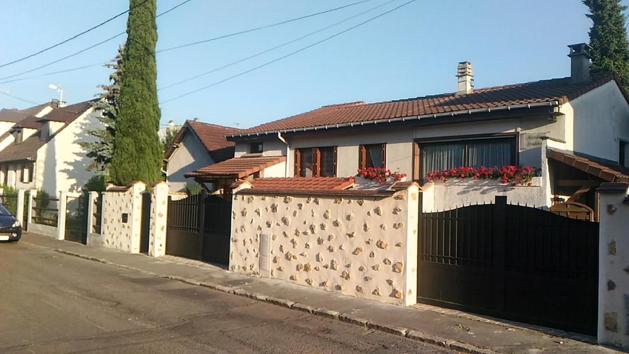 Appart hôtel STUDIHOTEL Palaiseau Plateau Saclay Exterior foto